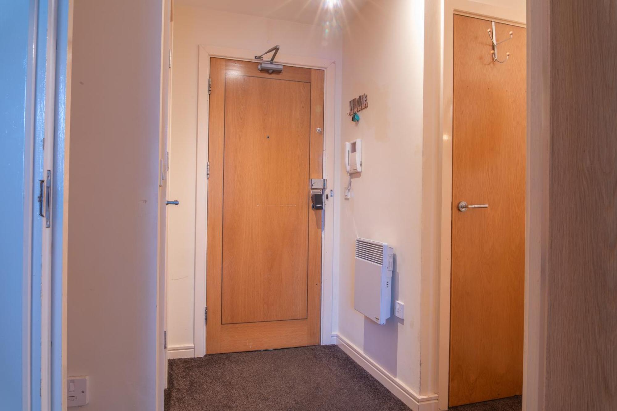 Stay In Our Stylish Flat! & Secure Building & Sleeps Up To 4 伯明翰 外观 照片